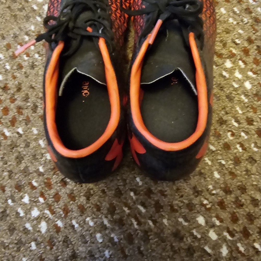 Men's under Armour soccer cleats